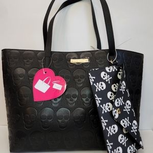 BETSEY JOHNSON SKULL purse